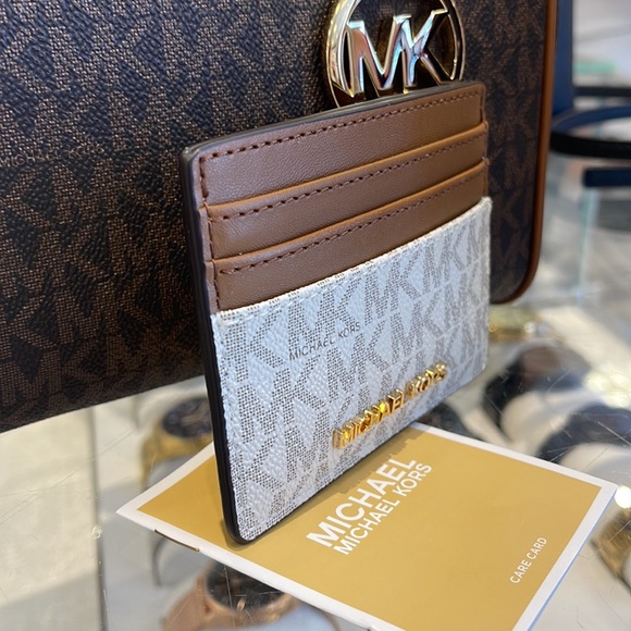 MICHAEL KORS
Leather Large Card Holder Case Wallet 
Vanilla MK Signature 
NWT - Picture 8 of 16